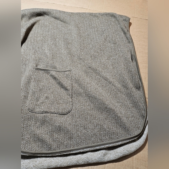 The Vermont Country Store Polyester Shawl Cape Tan Chevron Pattern Womens L/XL - Picture 2 of 9